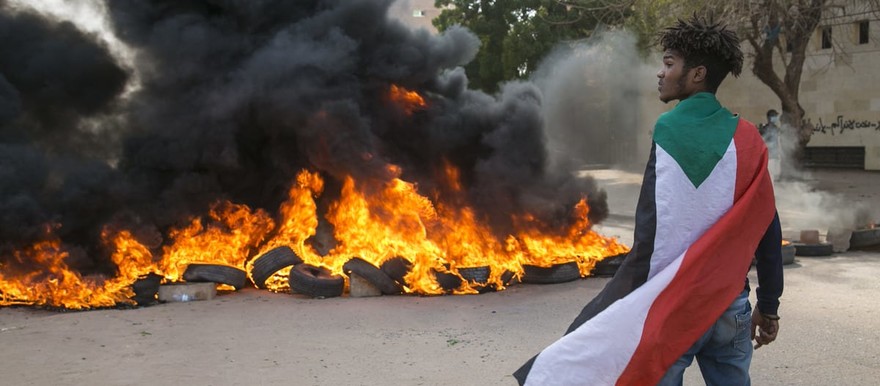 Protesters block roads and burn tires during a protest against the economic crisis and high cost of living in Khartoum, Sudan on 21 October 2020 [Photo: Mahmoud Hjaj/Anadolu Agency]