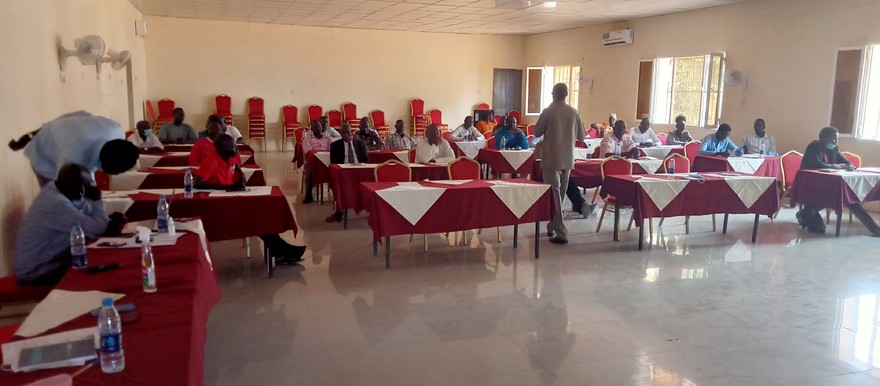 Participants attend a three-day workshop on decentralization in Aweil Grand Hotel on 30th September 2021 [Photo: Radio Tamazuj]