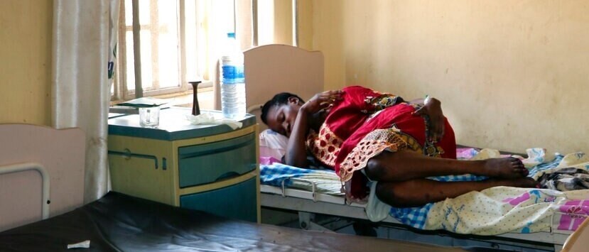 A pregnant woman lies on a bed in the maternity ward of the Juba Teaching Hospital, in the capital Juba, South Sudan, March 11, 2019. (AP file photo)