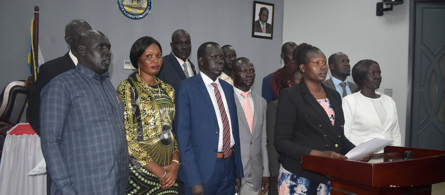 SPLM-IO MPs from Warrap state addressing the press in Juba on 18 October 2021. [Photo: Radio Tamazuj]