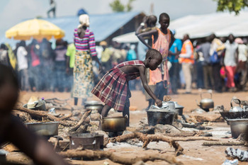 File photo: A young South Sudanese refugee cooks food at a camp in northern Uganda (UNHCR/Will Swanson)