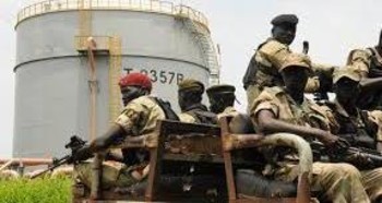 Security forces patrol the Dar Petroleum Operating Company oil production operated in Palogue oil field within Upper Nile State, September 7, 2016. REUTERS.