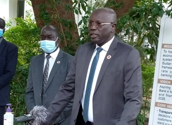 Central Bank Governor Dier Tong addressing the press on April 13, 2021, in Juba. [Photo: Radio Taamzuj]
