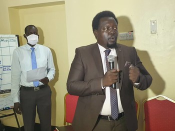 John Karlo Dut, Director-General for Northern Bahr el Ghazal State ministry of finance and economic planning addressing the participants of the strategic plan review in Aweil on 20 October 2021. [Photo: Radio Tamazuj]